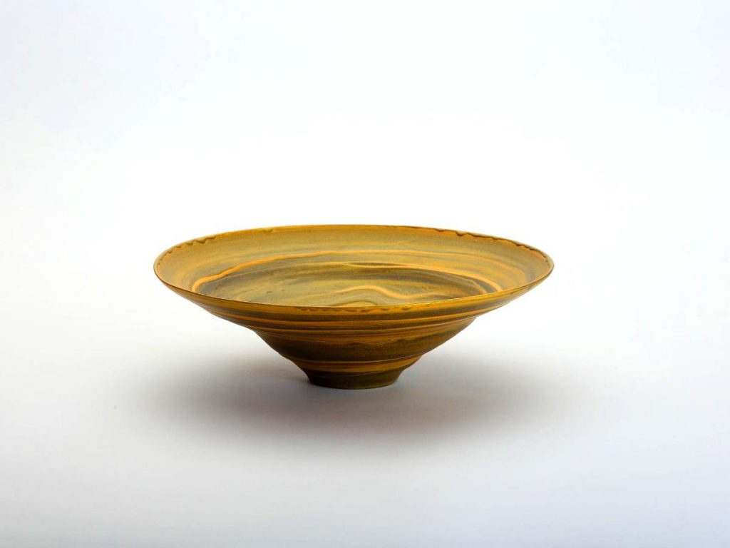 陶芸家中野拓が月をモチーフに創作した器　彩泥マットゴールド colored slip ware matt pottery ceramic art Moon-inspired created by a ceramist Taku Nakano