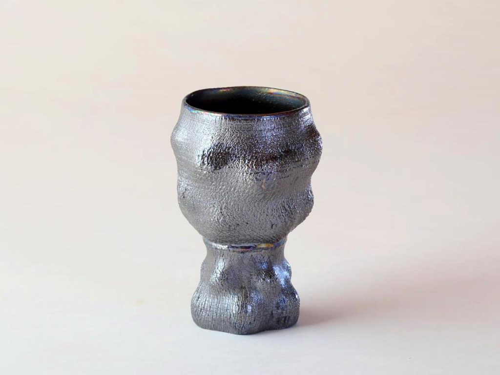 陶芸家中野拓が小惑星をモチーフに創作した器　彩泥シルバーラスター colored slip ware luster pottery ceramic art asteroid-inspired created by a ceramist Taku Nakano