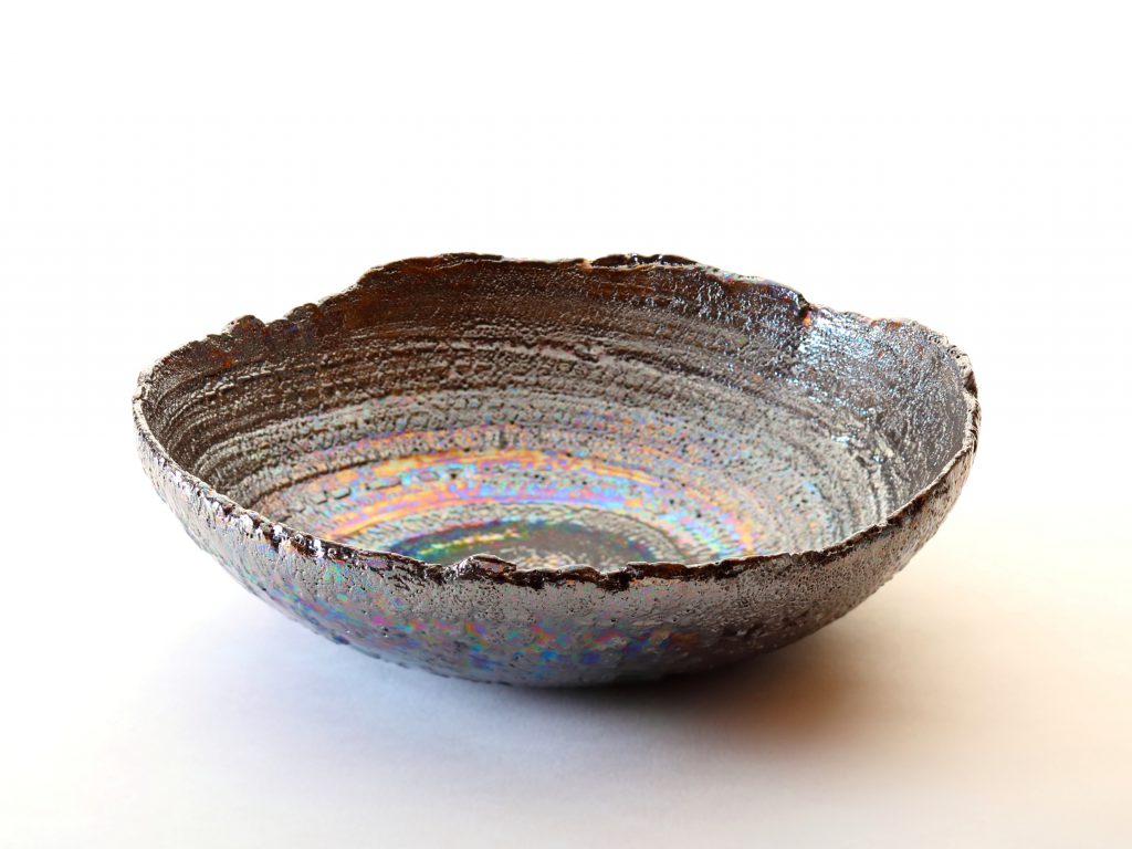 陶芸家中野拓が隕石をモチーフに創作した器　シルバーラスター luster pottery ceramic art meteorite-inspired created by a ceramist Taku Nakano