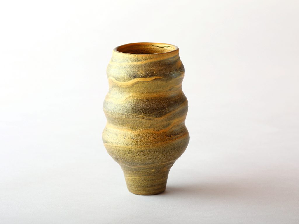 陶芸家中野拓が月をモチーフに創作した器　彩泥マットゴールド colored slip ware matt pottery ceramic art Moon-inspired created by a ceramist Taku Nakano